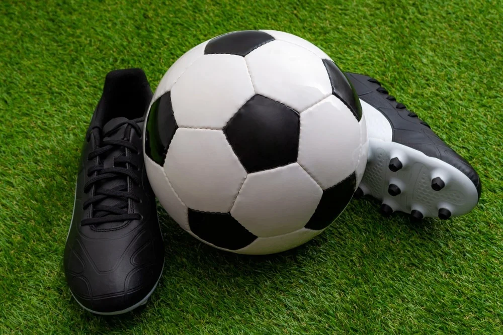 خصوصیت و ویژگی های کفش فوتبال
